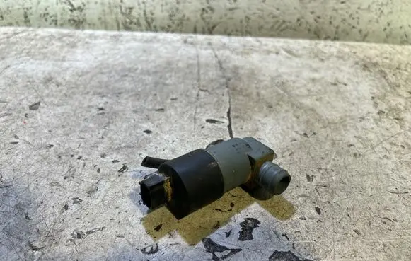 Toyota Yaris Windscreen/windshield washer pump 853300D121