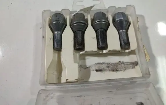 Renault Megane III Nuts/bolts 