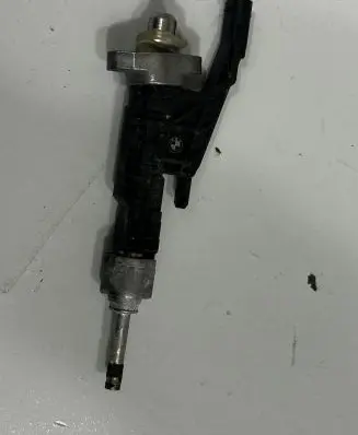 BMW X3 G01 Fuel injector 8656548