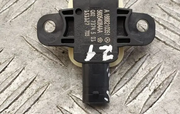 Mercedes-Benz GLS X166 Airbag deployment crash/impact sensor A1668210351