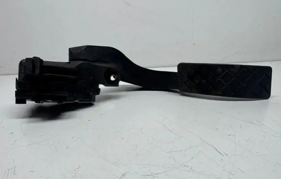 Audi A4 S4 B7 8E 8H Accelerator throttle pedal 8E1721523C 65PV00837505 6PV00837505