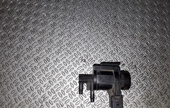 Volkswagen PASSAT B5.5 Vacuum valve 1J0906283A