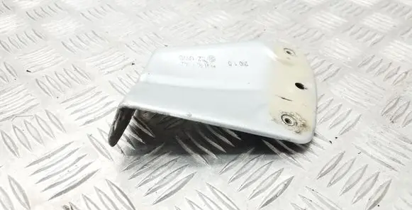 Skoda Yeti (5L) Fender mounting bracket 5L0821142