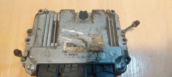 Ford Focus Engine control unit/module ECU 0281015607 9M51-12A650-AD