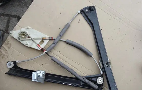 Volkswagen Polo V 6R Front door window regulator with motor 