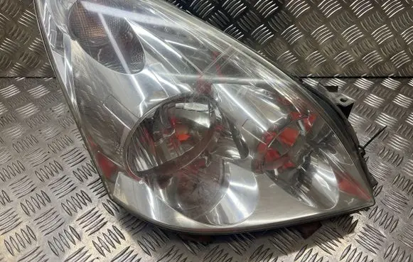 Toyota Corolla Verso E121 Headlight/headlamp 000102