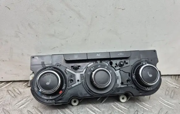 Skoda Octavia Mk2 (1Z) Climate control unit 3T0820047P 5HB00975231