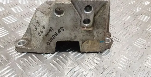 KIA Sorento Gearbox mounting bracket