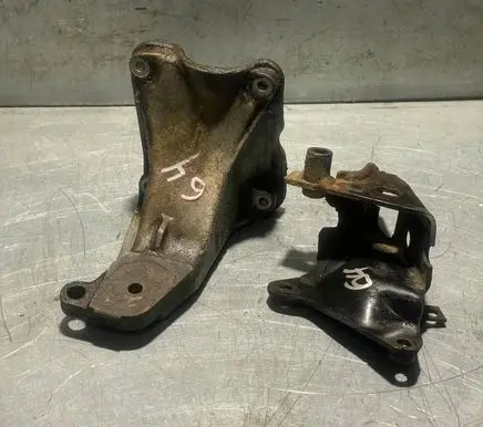 Volkswagen Golf III Engine mounting bracket 1HM199354 17423AJ1