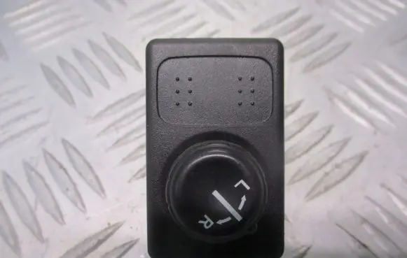 Nissan Almera Tino Wing mirror switch