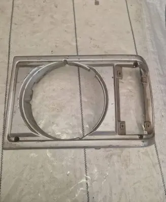 Toyota Land Cruiser (FJ60) Under headlight/headlamp trim 90a02a1