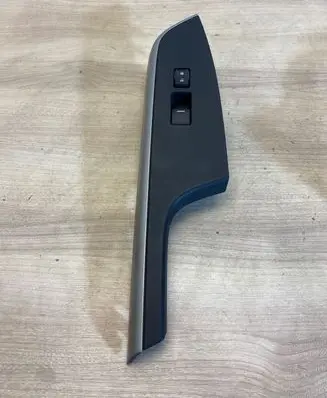 Honda CR-V Front door window switch trim 83541T0AA41020