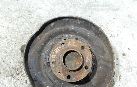 Rear wheel hub spindle/knuckle