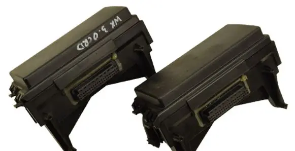 Jeep Grand Cherokee (WK) Relay mounting block 04692114AC