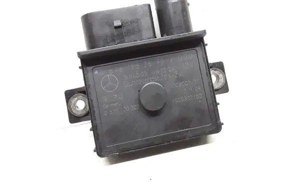 Mercedes-Benz C W204 Glow plug pre-heat relay A6461532579 0522120202