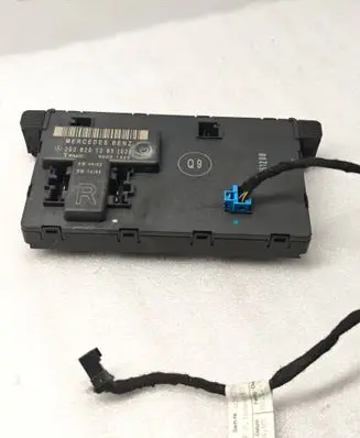 Mercedes-Benz C W203 Door control unit/module 2038201285 A2035402205