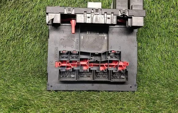 Volkswagen Golf V Power management control unit 1K0937049L