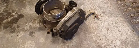 Volkswagen Golf IV Throttle valve 06a133064j