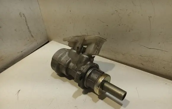 Ford Focus Master brake cylinder L519888 125415C