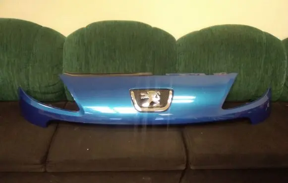 Peugeot 1007 Front bumper upper radiator grill