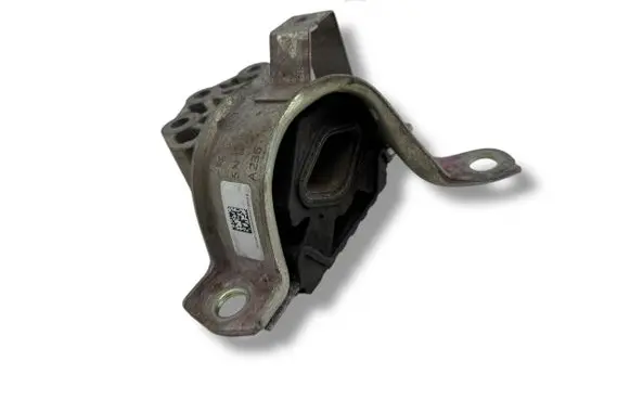 Engine mounting bracket