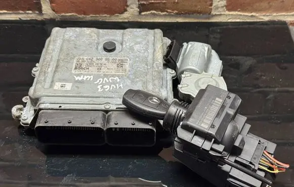 Mercedes-Benz Sprinter W906 Engine ECU kit and lock set A6429008500 0281016977 A0054469440
