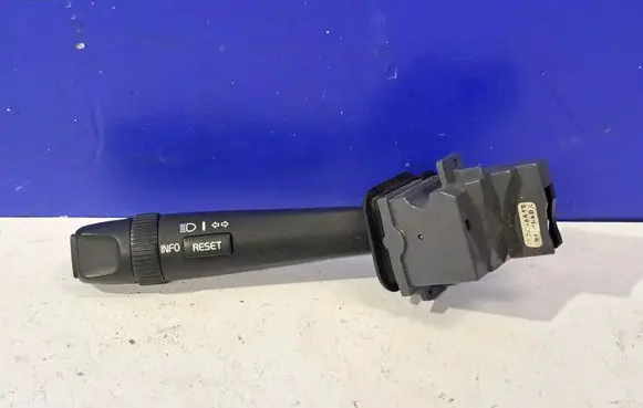 Volvo V70 Indicator stalk 31268575