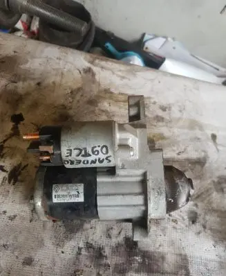 Dacia Sandero Starter motor 233000557R