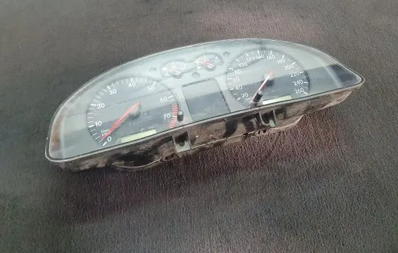 Volkswagen PASSAT B5 Speedometer (instrument cluster)