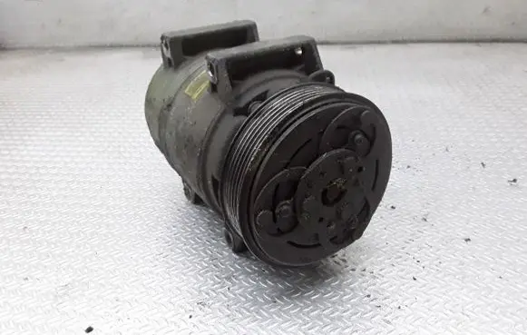 Volvo S60 Air conditioning (A/C) compressor (pump) 8708581