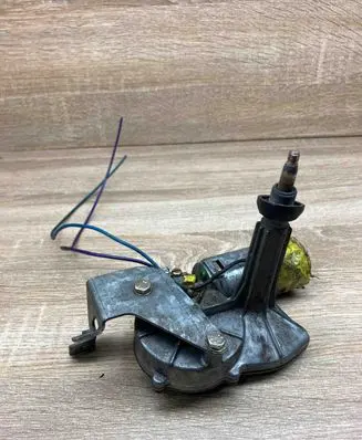 Opel Kadett E Rear window wiper motor 90181137 402878