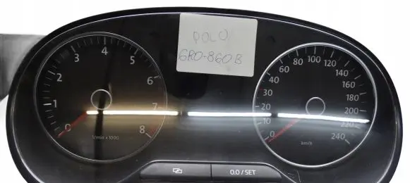 Volkswagen Polo V 6R Speedometer (instrument cluster) 6R0920860B