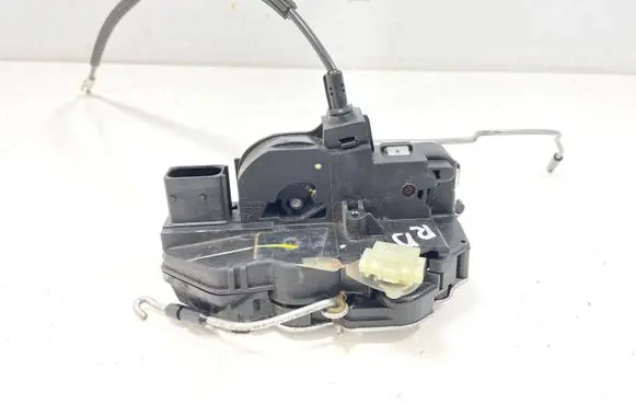 Opel Insignia A Front door lock 3023880RH2 3023880