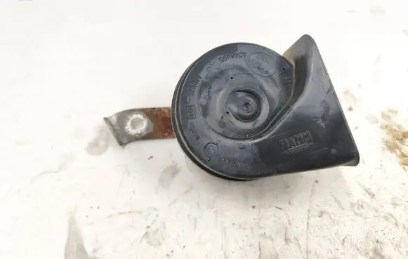 Volkswagen Polo III 6N 6N2 6NF Horn signal A046495