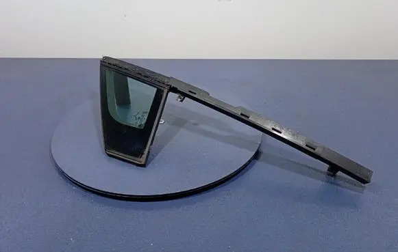 Renault Captur Front door window glass four-door 