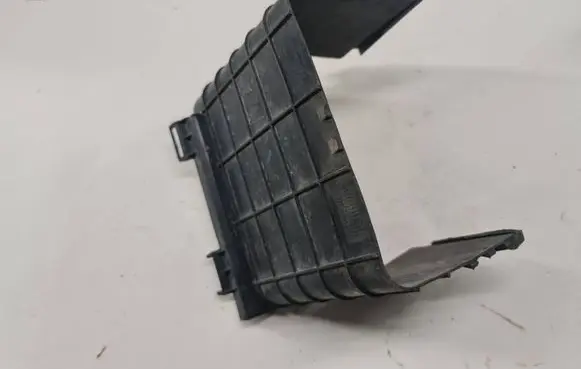 Volkswagen PASSAT B6 Battery tray heat shield 1K0915336B