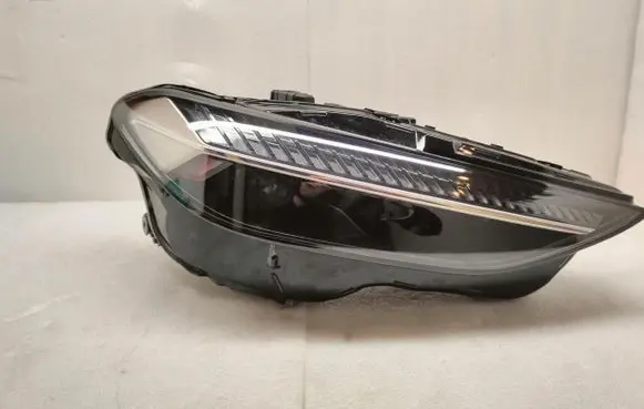 Audi A5 Headlight/headlamp 8B3941036
