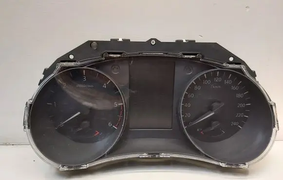 Nissan Qashqai Speedometer (instrument cluster)