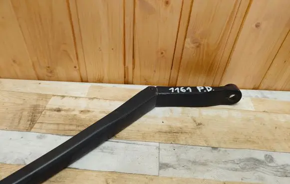 Front wiper blade arm