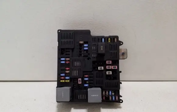 Volvo XC60 Fuse module 32359985