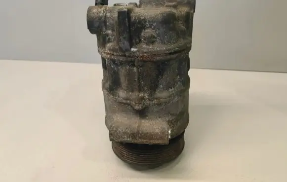 Volkswagen Golf V Air conditioning (A/C) compressor (pump) 1K0820859F