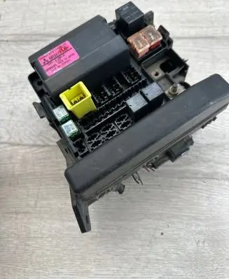 Mitsubishi Grandis Fuse module MR587816 404070344