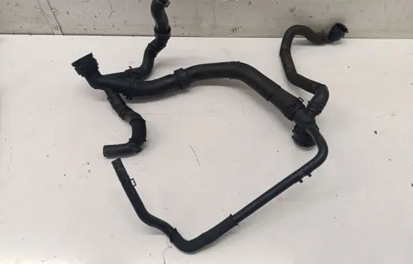 Volkswagen Golf VII Engine coolant pipe/hose