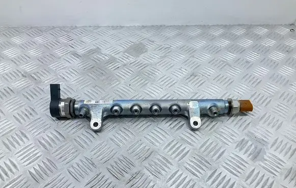 Audi A4 S4 B8 8K Fuel pressure regulator 03L130089A 057130764H 03L906051