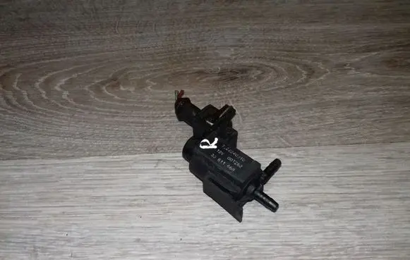 Volvo V70 Turbo solenoid valve 72224010 30611668 00T262