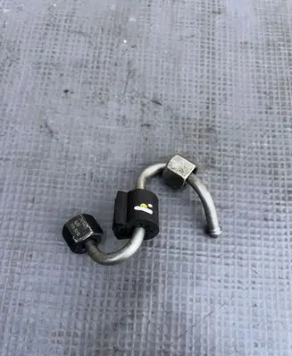 Volkswagen Arteon Fuel injector supply line/pipe 05L301D