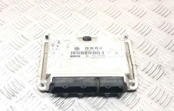Volkswagen Golf V Engine control unit/module 1039S04563 036906032AG 0261208589