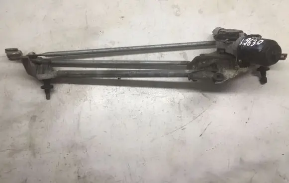 Honda CR-V Front wiper linkage 