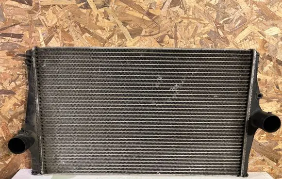 Volvo XC90 Intercooler air channel guide 8627375