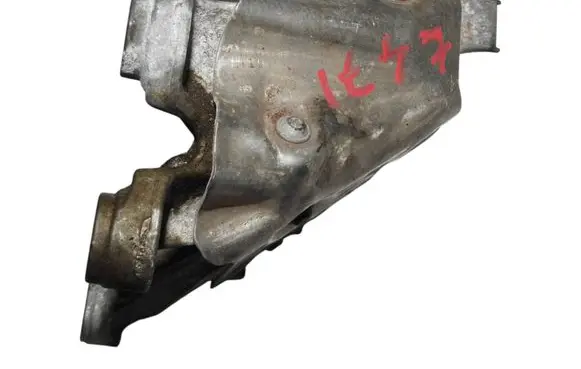 BMW 5 G30 G31 Engine mounting bracket 6870754